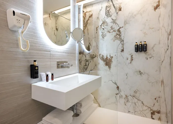Navona Palace Collection